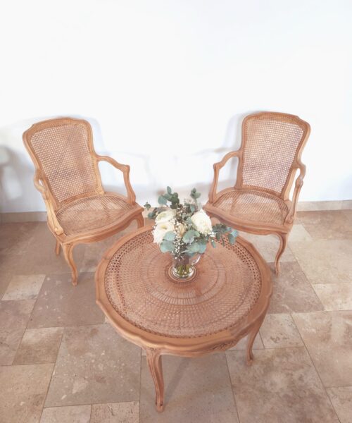Chaises et table basse salon